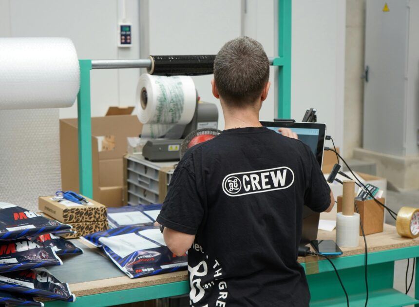 Hoe bedrijfskleding bedrukken bijdraagt aan een professionele eerste indruk